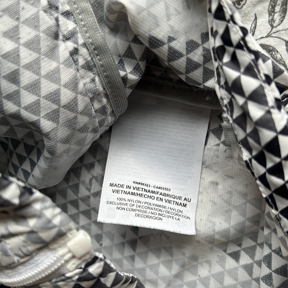 Nike Running Printed Distance Floral Light Jacket - Picture 12 of 14